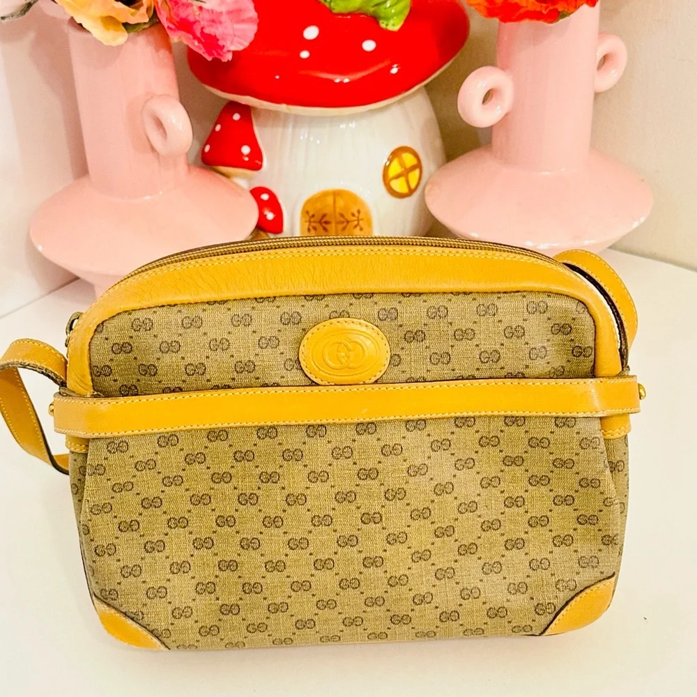 Gucci shoulder bag with iconic gg logo - Picture 7 of 16